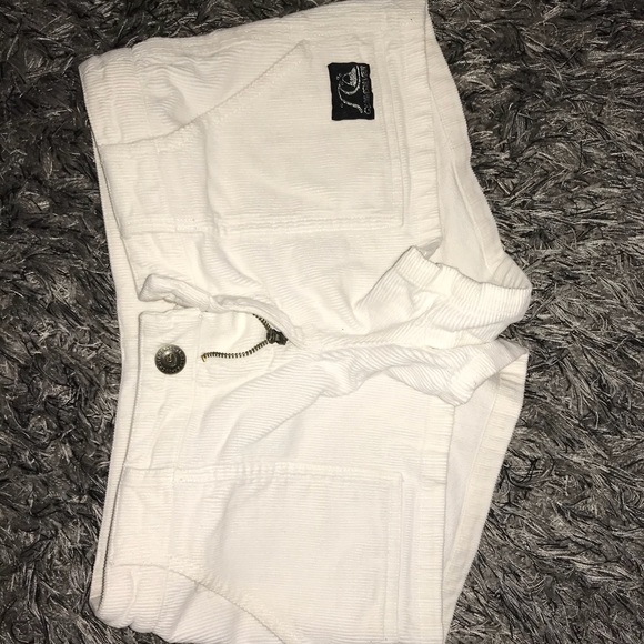 White shorts - Picture 1 of 2